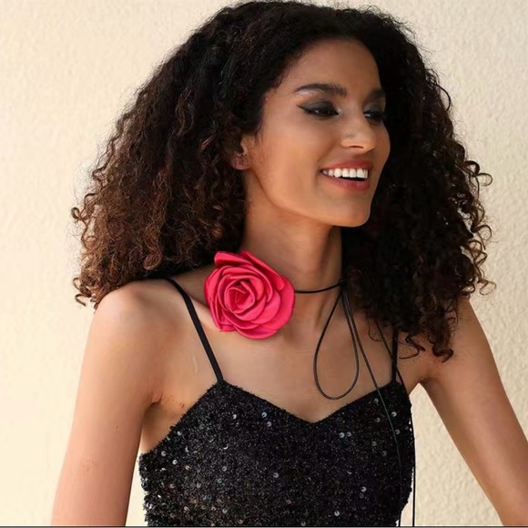 Jane Chic Designs Rose Cameo - Picture 5 of 8